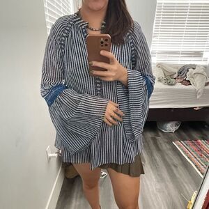 BCBGMaxazria Women's Silk Blouse Size S

This item is in excellent condition